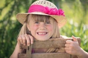 Kinder lieben ihre eigenen Kinderstühle