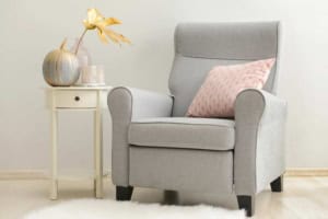 Polster Relaxsessel in Grau (depositphotos.com)